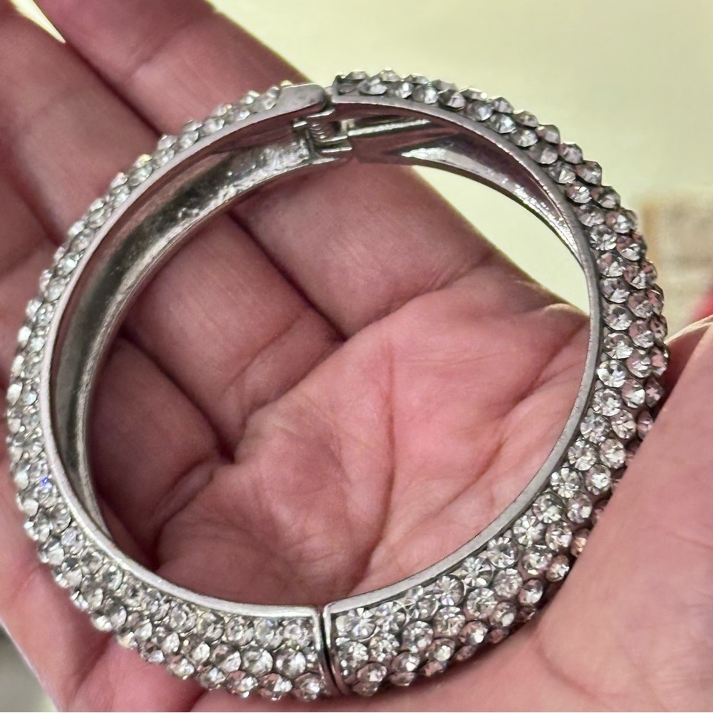Dazzling Silver Rhinestone Bracelet 6 Rows of Sparkling Cut Stones 6.75-7.5 4370 - Picture 3 of 9